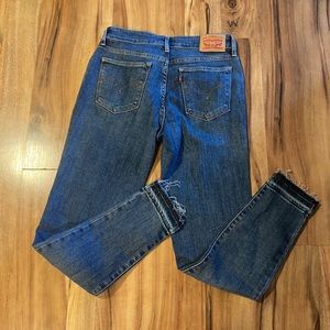 Levi’s skinny jeans sz 4/27 - like new